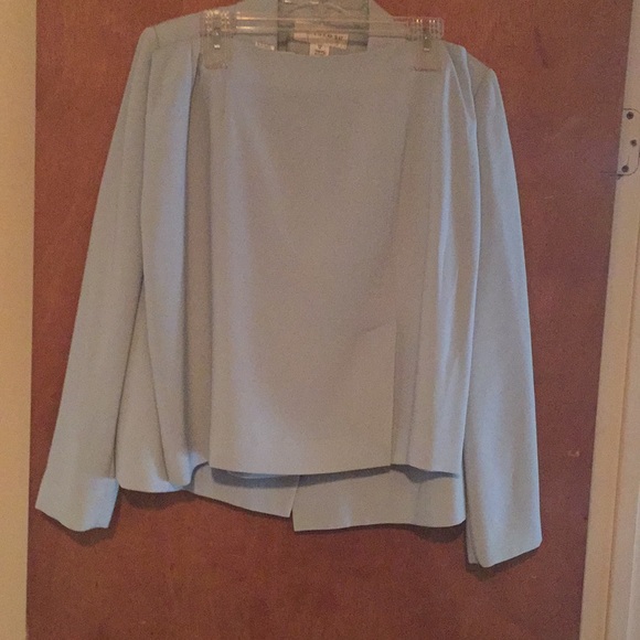 Suit - Picture 2 of 3